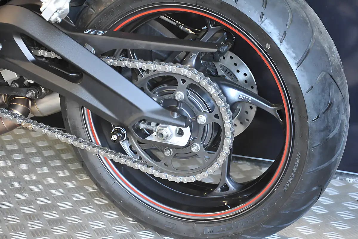 Used 2019 Triumph Street Triple R Low Silver - Interior and Exterior details 7