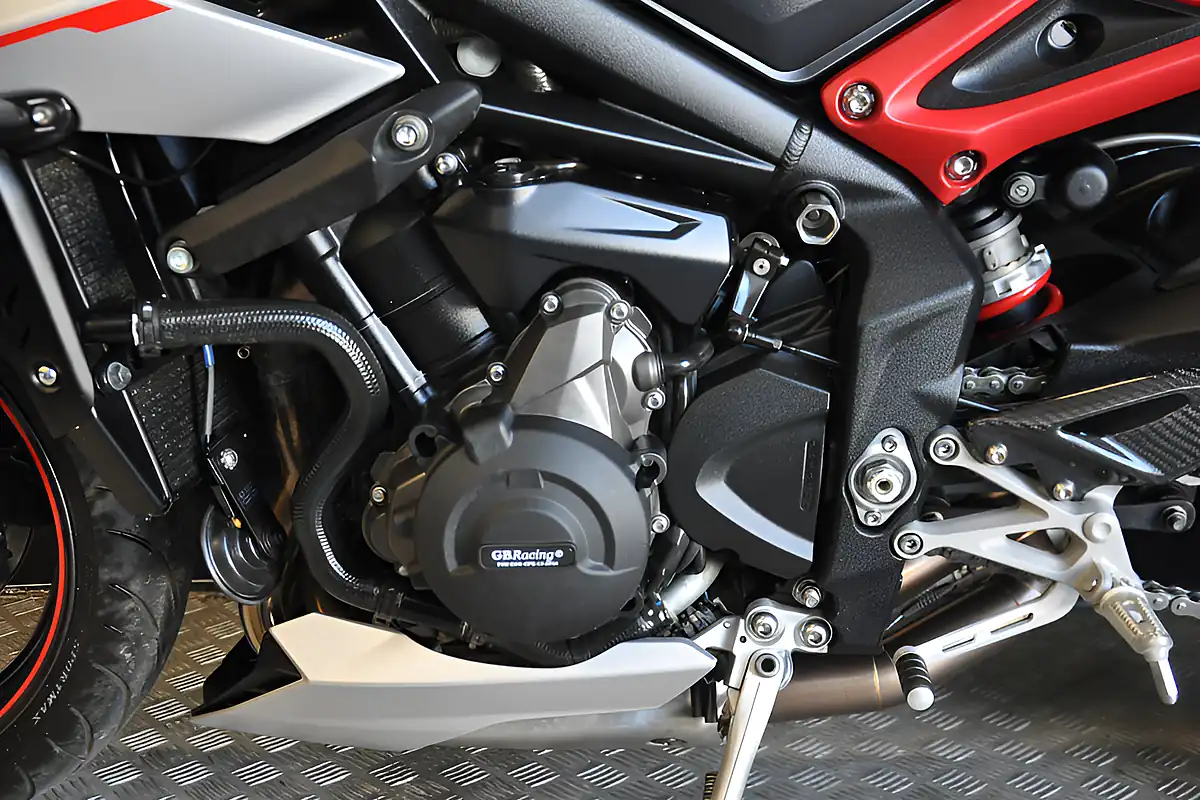 Used 2019 Triumph Street Triple R Low Silver - Interior and Exterior details 8