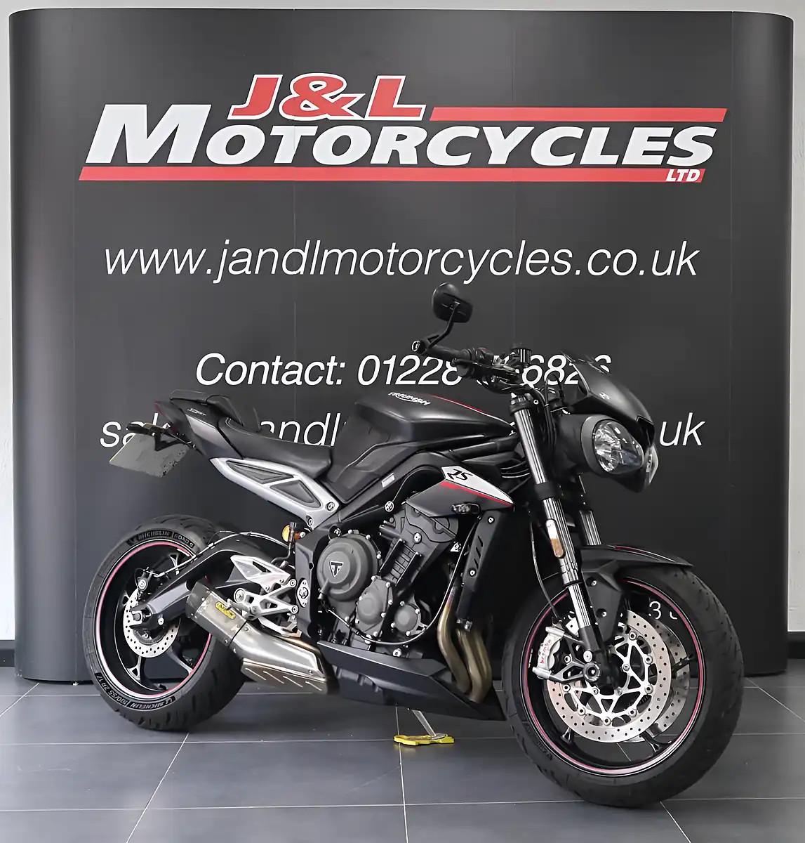 Used 2019 Triumph Street Triple RS Grey - Interior and Exterior details 3