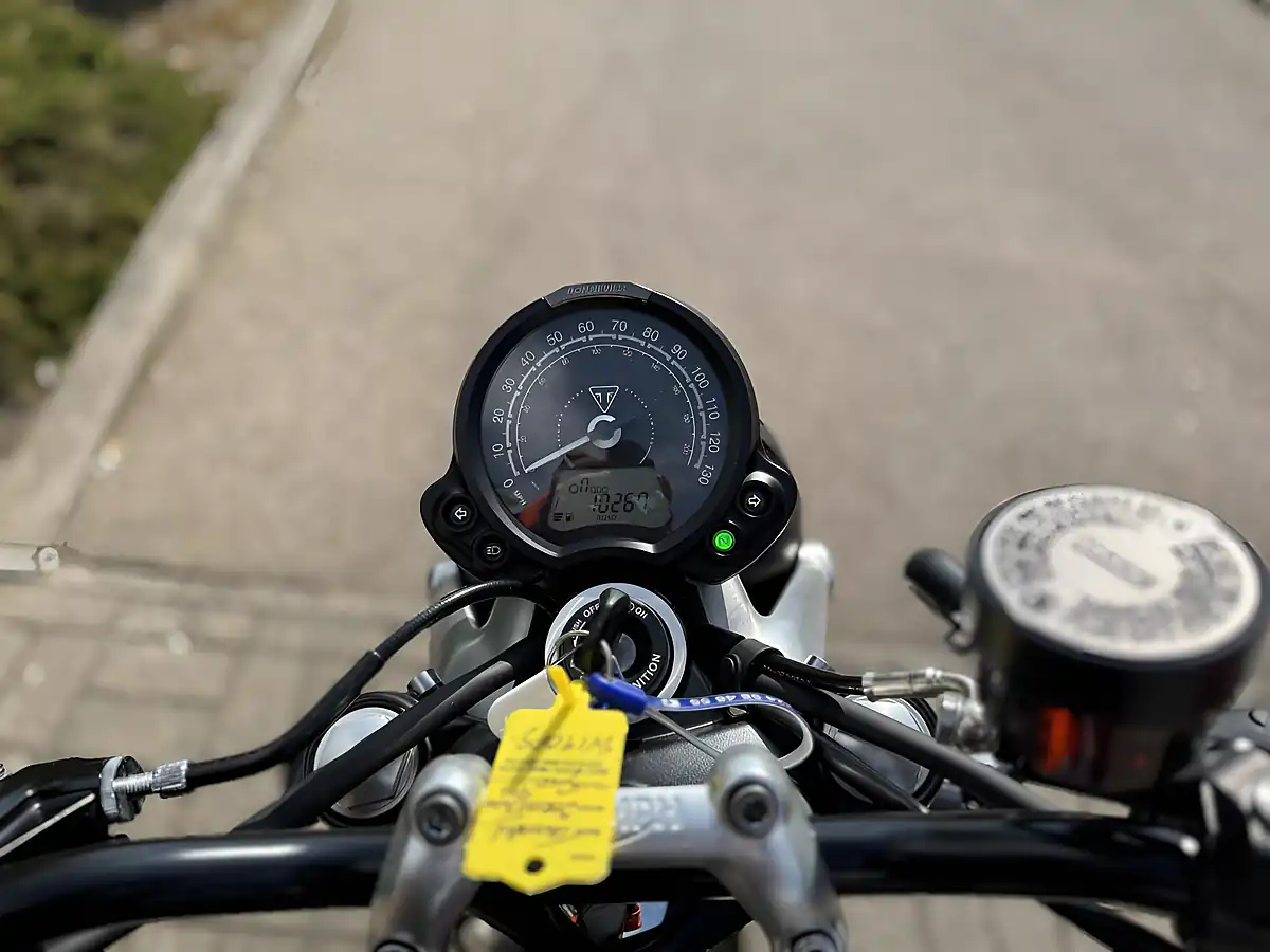 Used 2019 Triumph Street Twin Gold - Interior and Exterior details 11