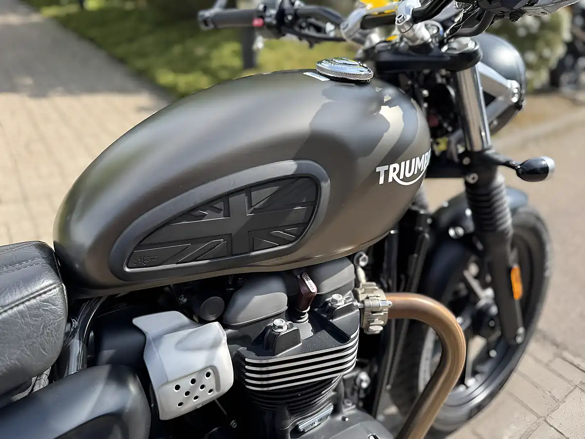 Used 2019 Triumph Street Twin Gold - Interior and Exterior details 13
