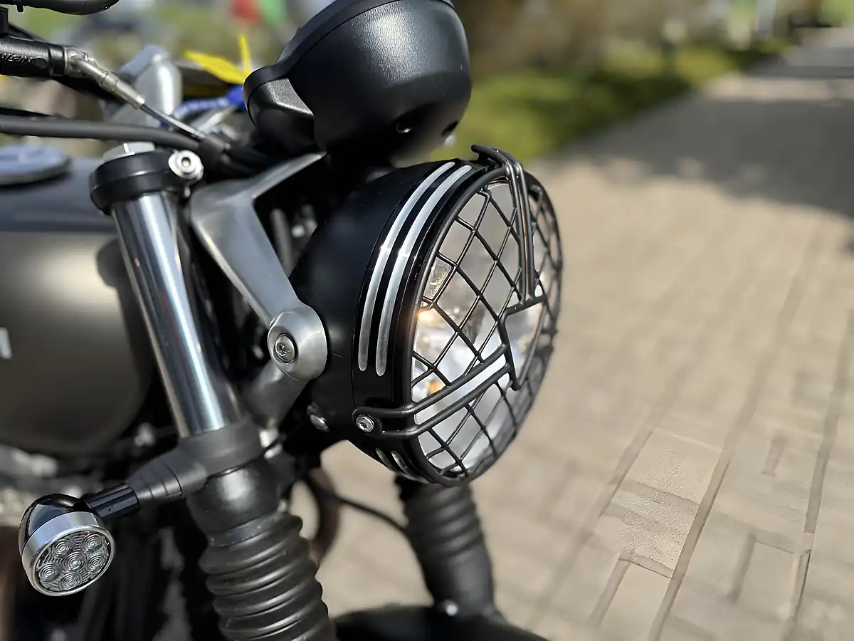 Used 2019 Triumph Street Twin Gold - Interior and Exterior details 14