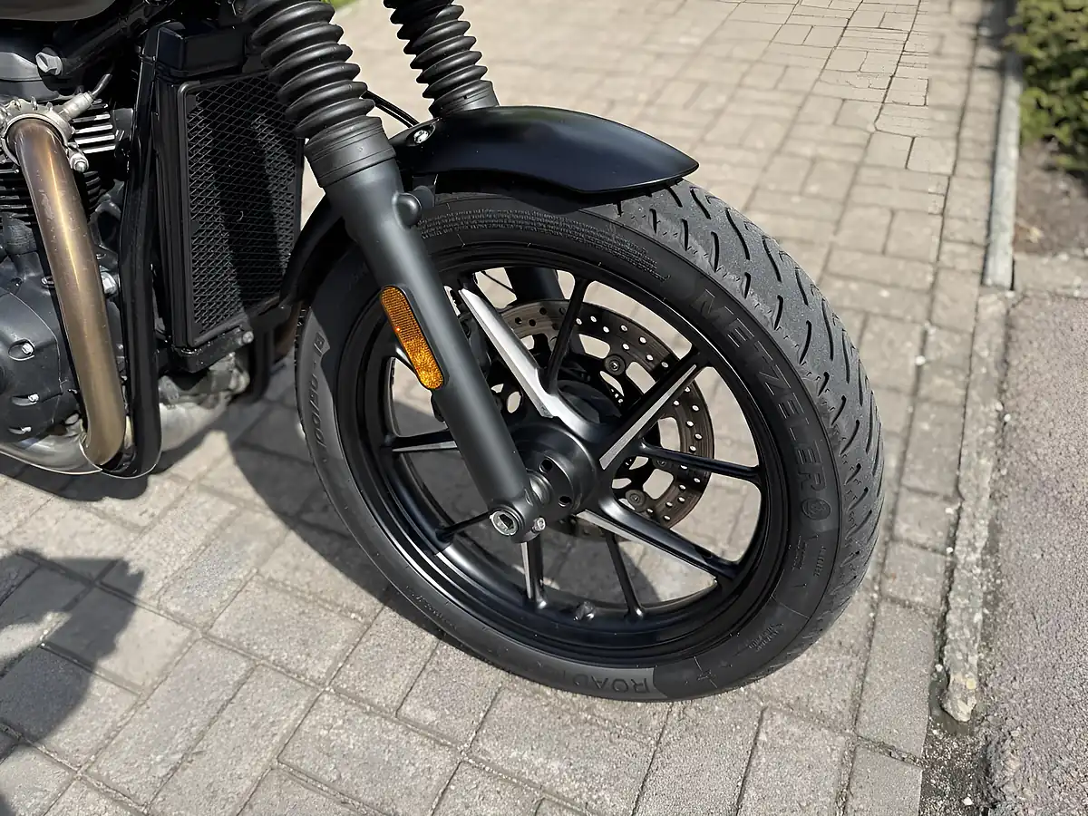 Used 2019 Triumph Street Twin Gold - Interior and Exterior details 15