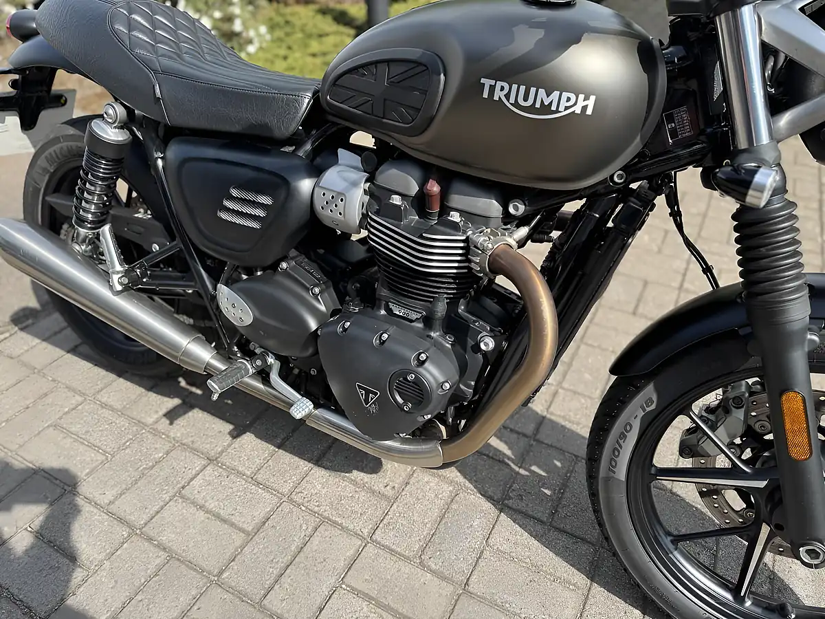 Used 2019 Triumph Street Twin Gold - Interior and Exterior details 16