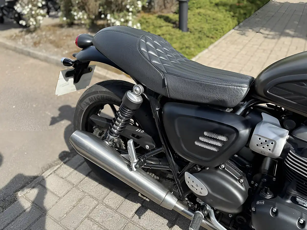 Used 2019 Triumph Street Twin Gold - Interior and Exterior details 17