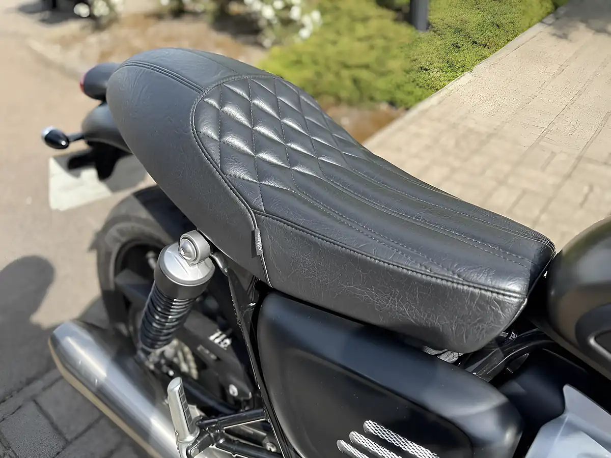 Used 2019 Triumph Street Twin Gold - Interior and Exterior details 18