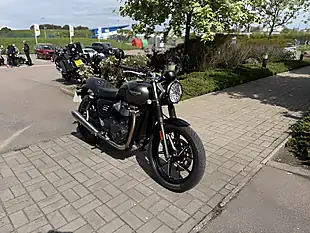 Used 2019 Triumph Street Twin Gold - Interior and Exterior details 3
