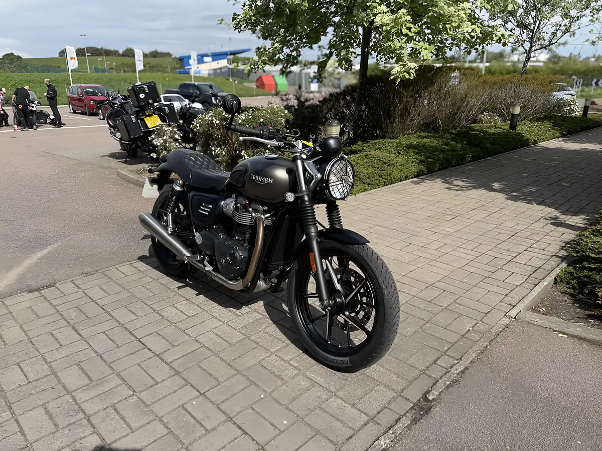 Used 2019 Triumph Street Twin Gold - Interior and Exterior details 3