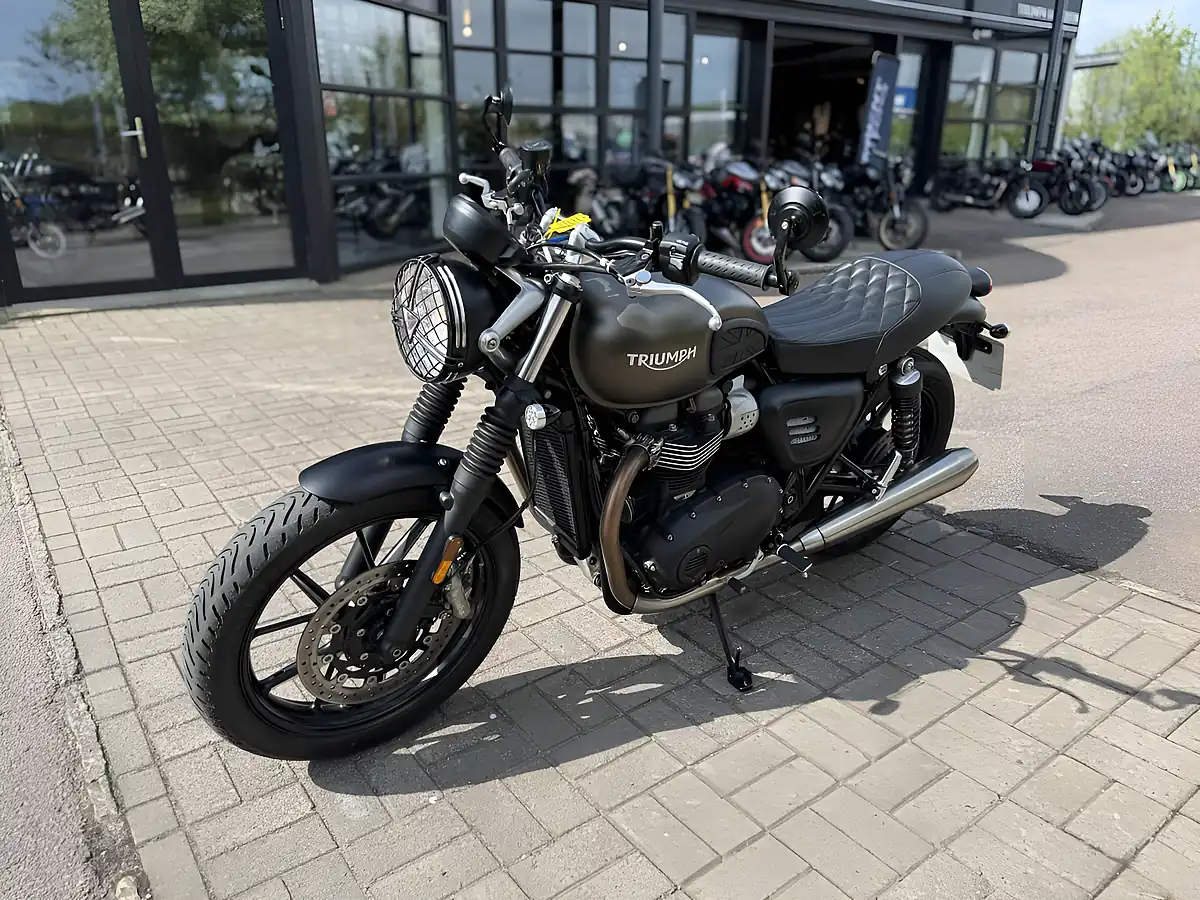 Used 2019 Triumph Street Twin Gold - Interior and Exterior details 5