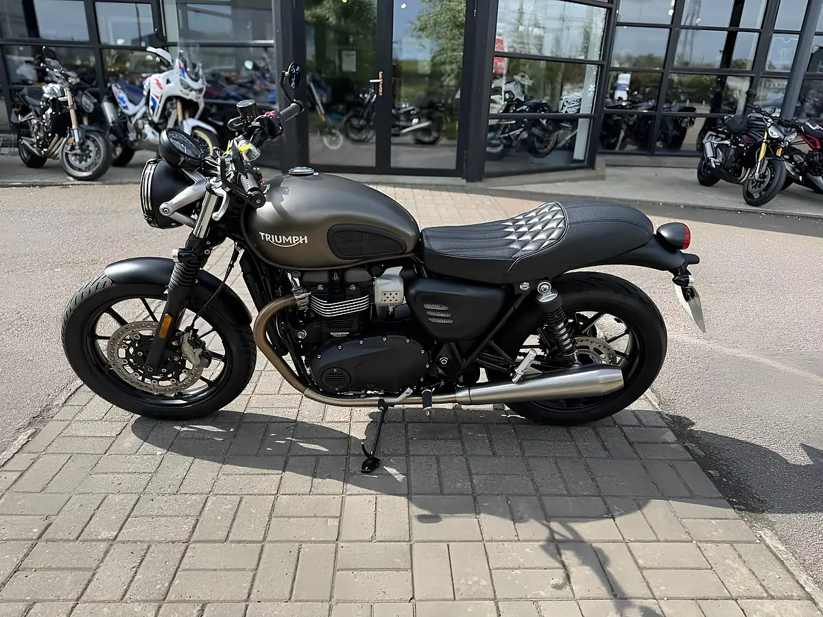 Used 2019 Triumph Street Twin Gold - Interior and Exterior details 6