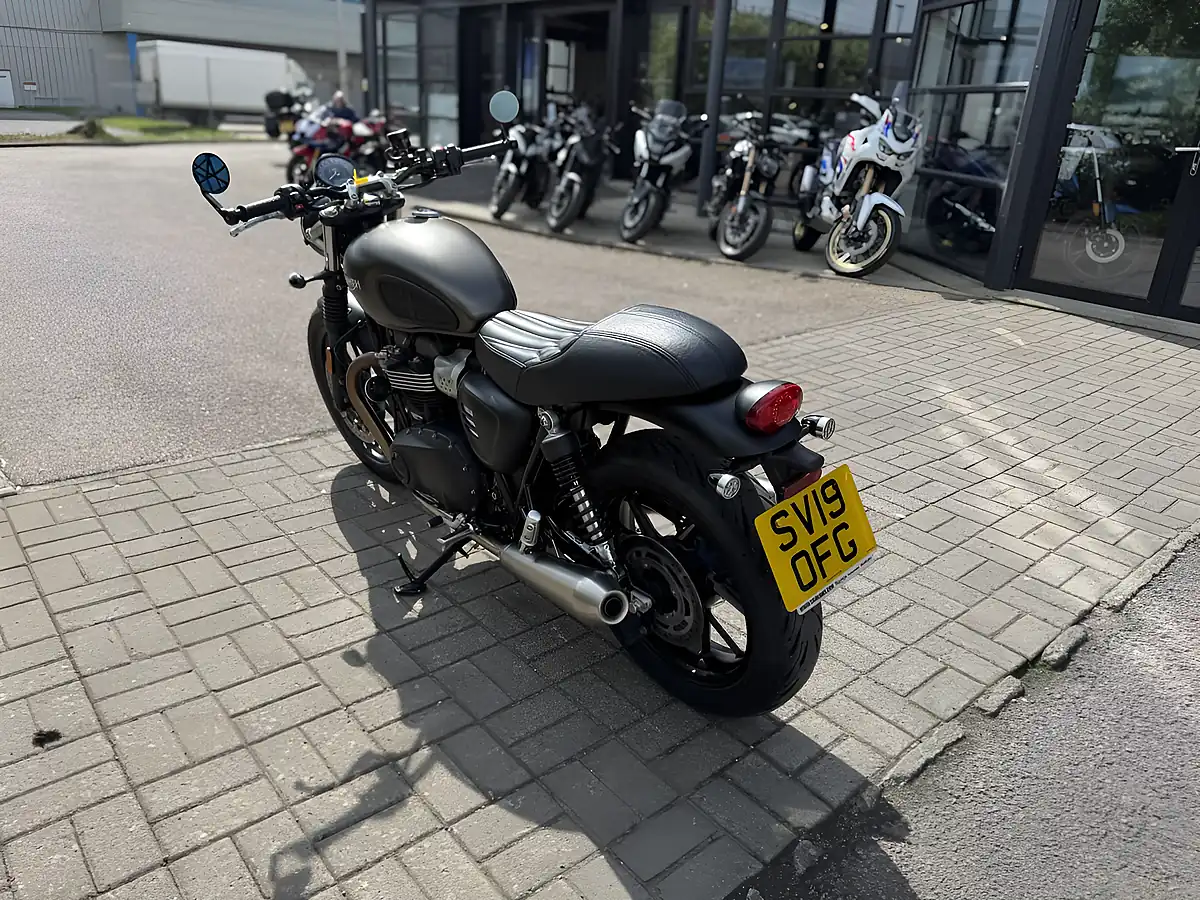 Used 2019 Triumph Street Twin Gold - Interior and Exterior details 7