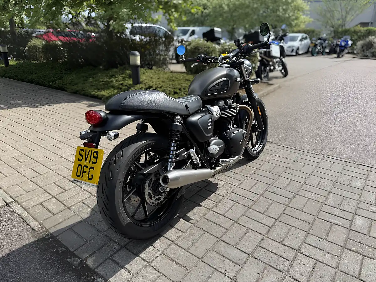 Used 2019 Triumph Street Twin Gold - Interior and Exterior details 9