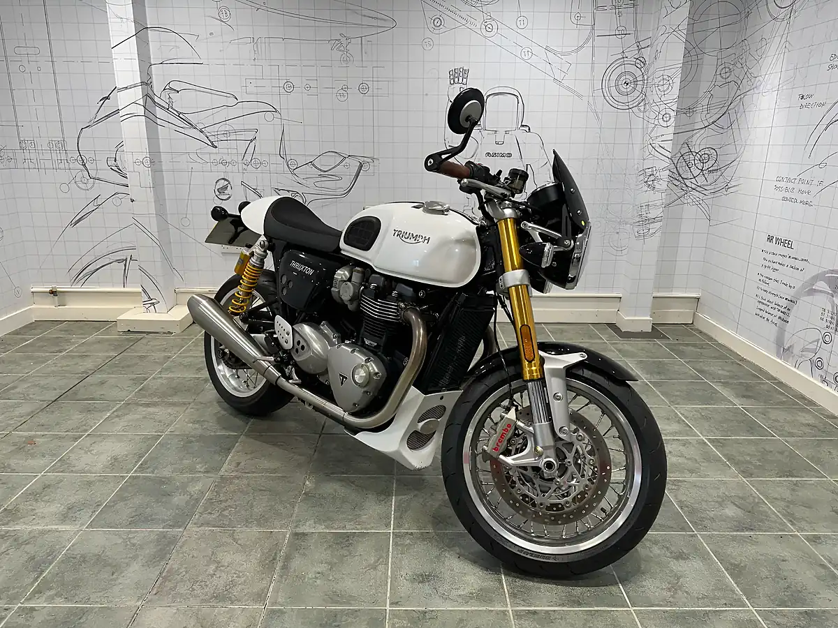 Used 2019 Triumph Thruxton 1200 R White - Front View