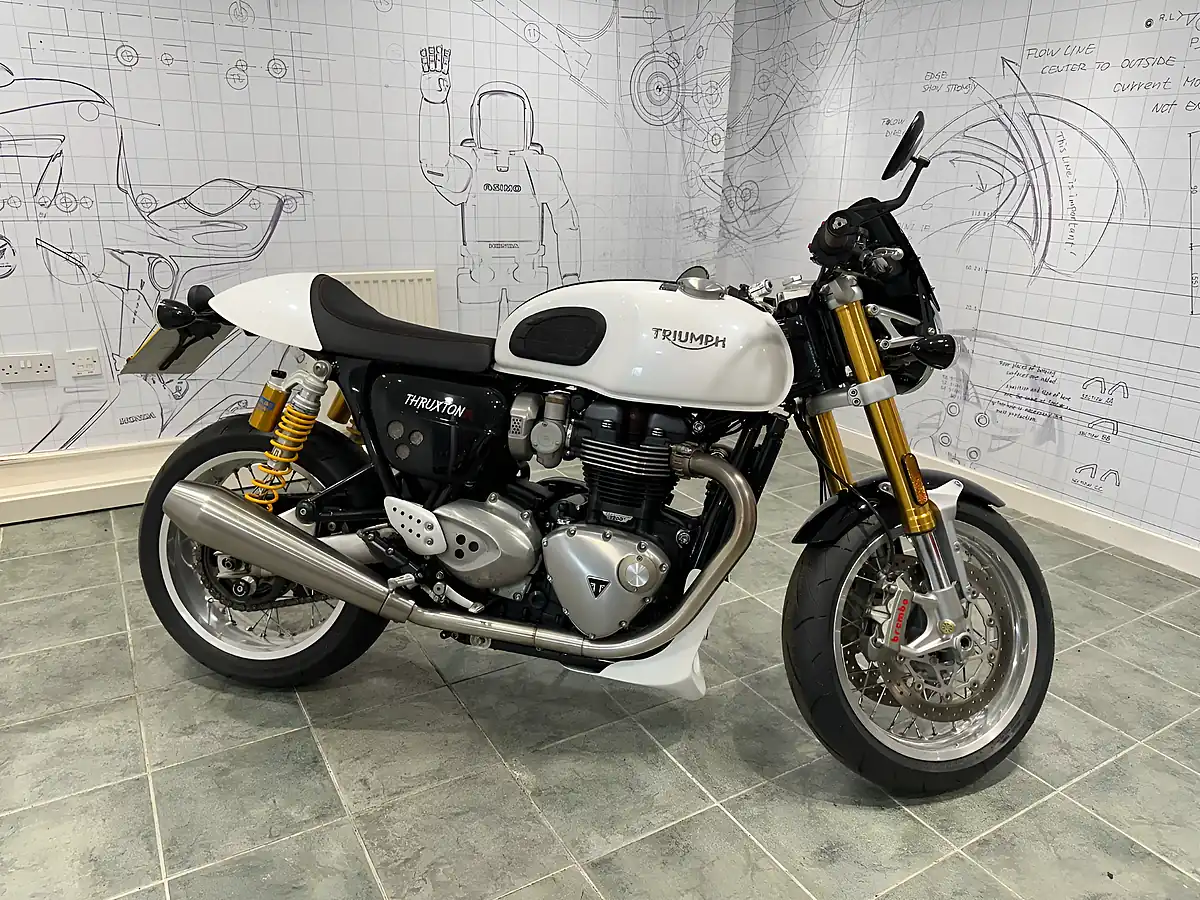 Used 2019 Triumph Thruxton 1200 R White - Interior and Exterior details 2