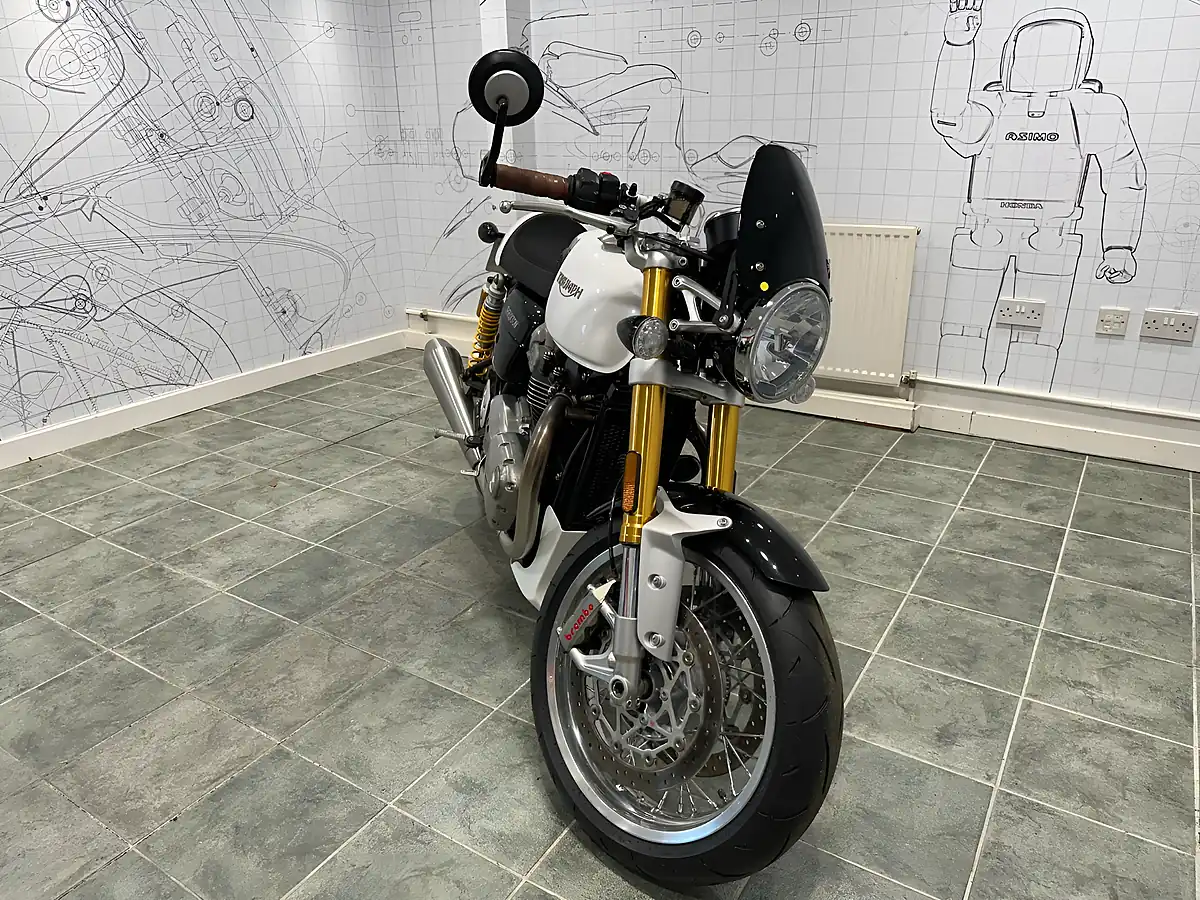 Used 2019 Triumph Thruxton 1200 R White - Interior and Exterior details 5