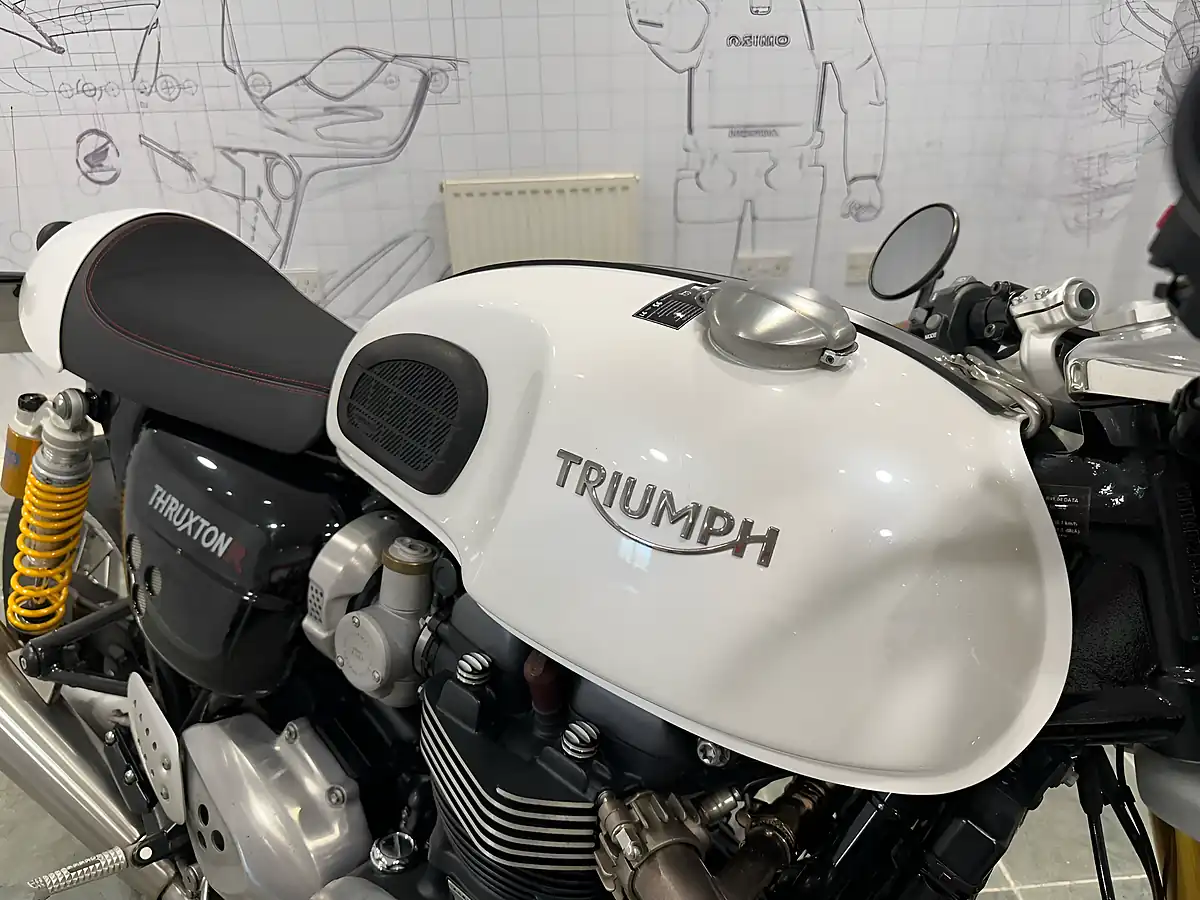 Used 2019 Triumph Thruxton 1200 R White - Interior and Exterior details 7