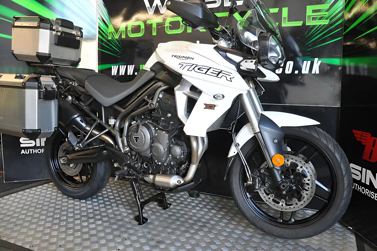 Used 2019 Triumph Tiger 800 Xrt - Top Spec White - Interior and Exterior details 8