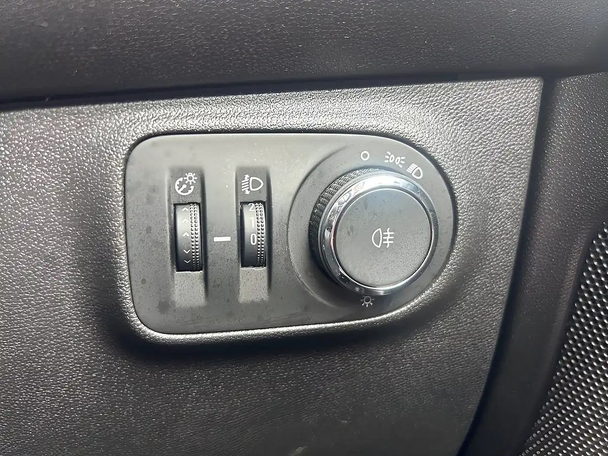 Used 2019 Vauxhall Adam Griffin Red - Interior and Exterior details 14