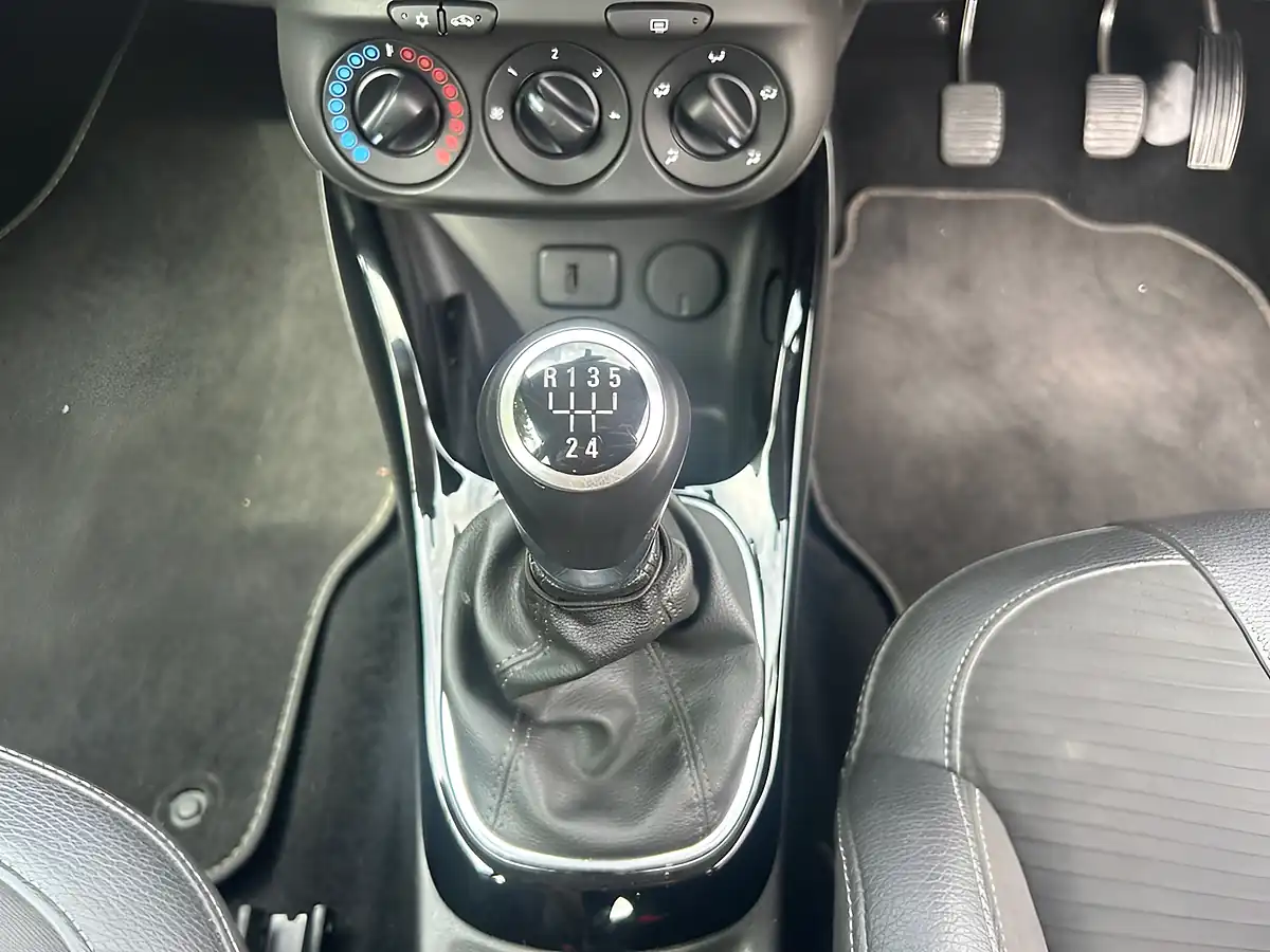 Used 2019 Vauxhall Adam Griffin Red - Interior and Exterior details 17