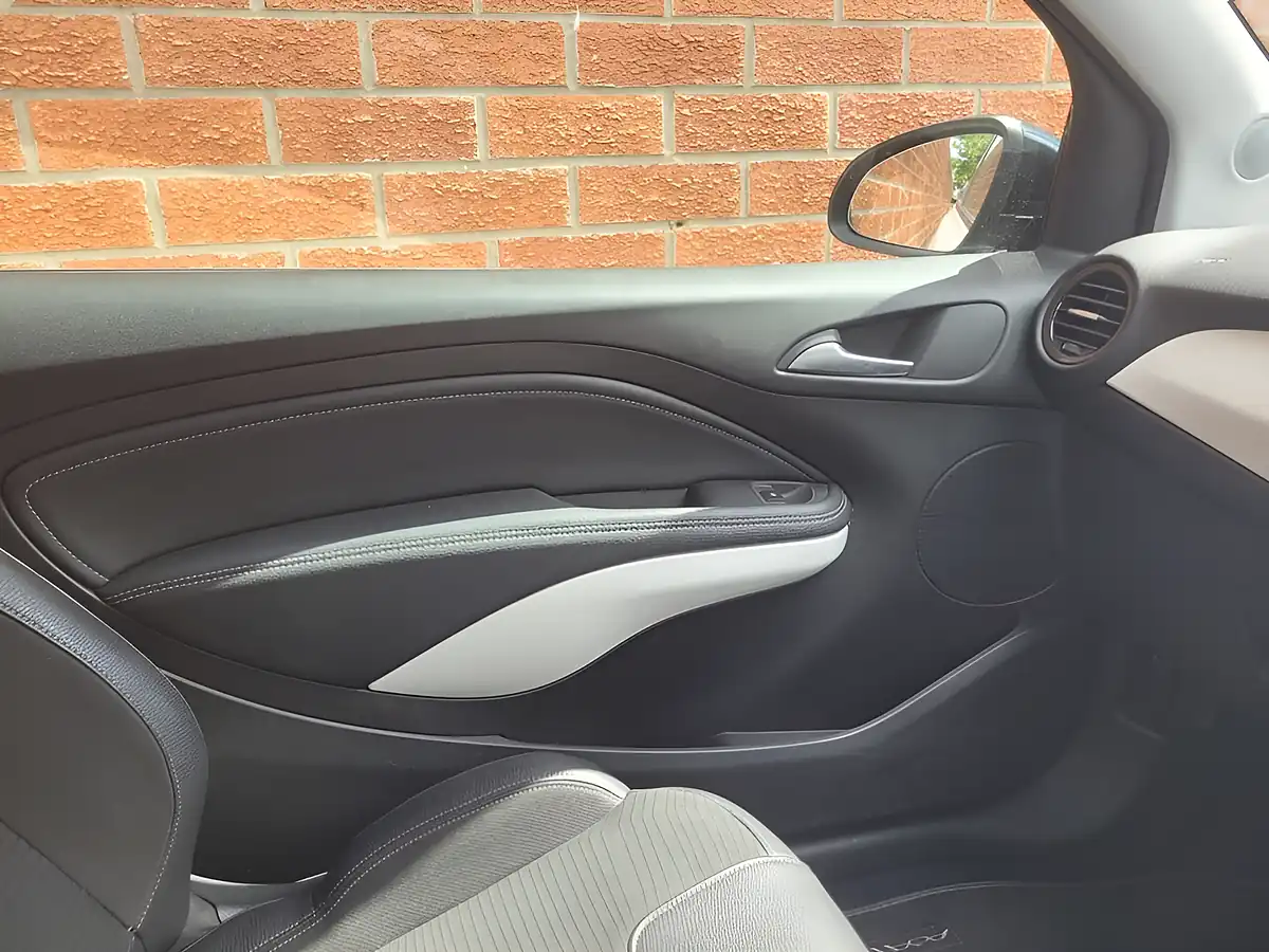 Used 2019 Vauxhall Adam Griffin White - Interior and Exterior details 19
