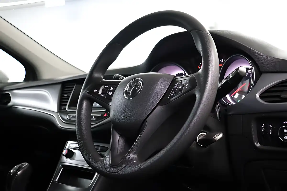 Used 2019 Vauxhall Astra Design Silver - Interior and Exterior details 11
