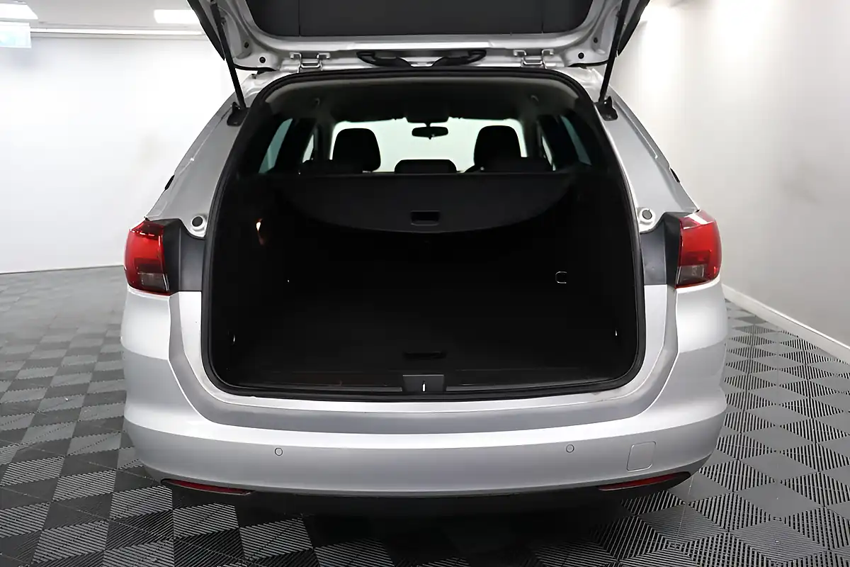 Used 2019 Vauxhall Astra Design Silver - Interior and Exterior details 13