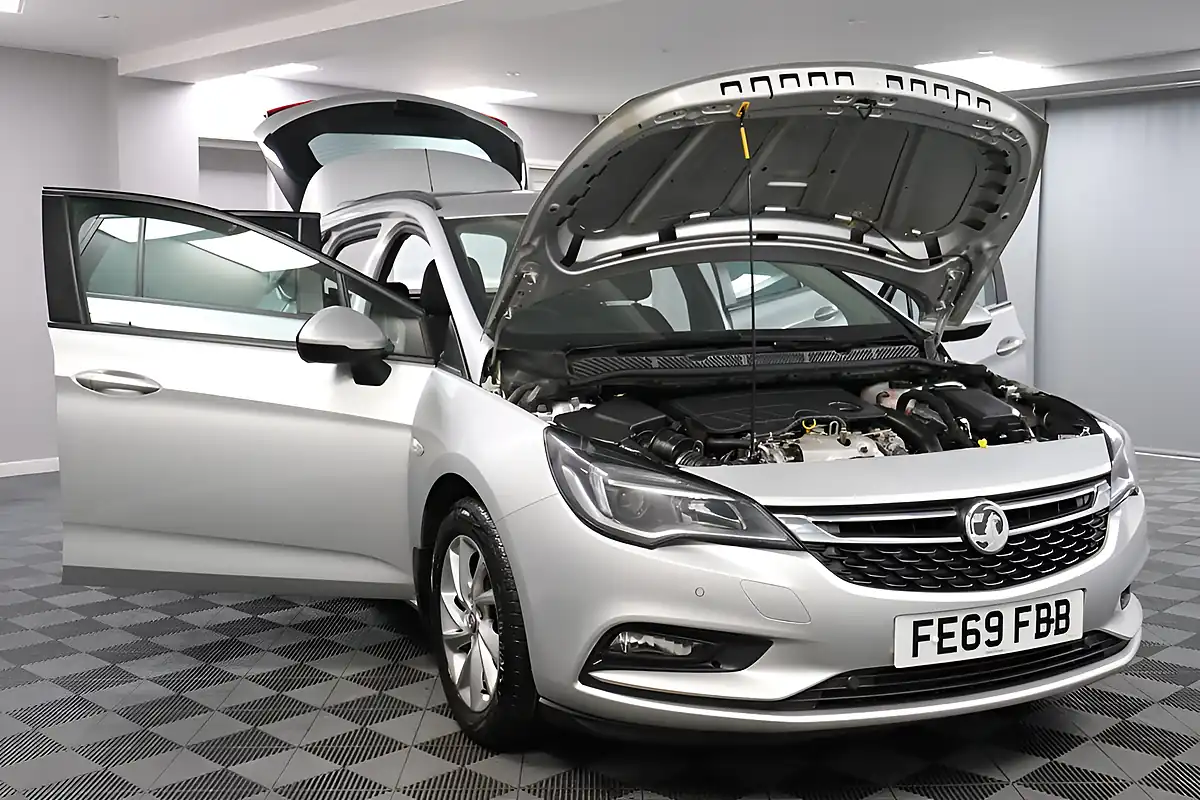 Used 2019 Vauxhall Astra Design Silver - Interior and Exterior details 14