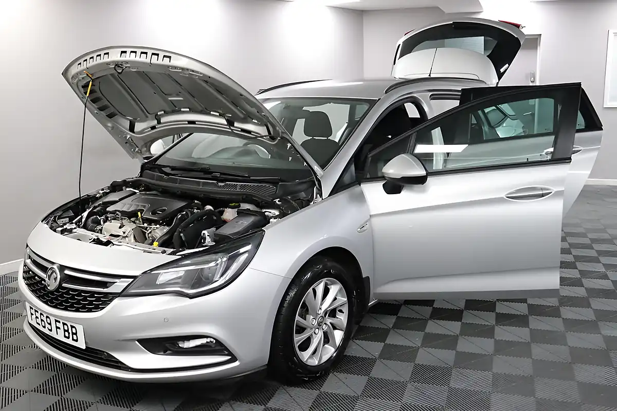 Used 2019 Vauxhall Astra Design Silver - Interior and Exterior details 15