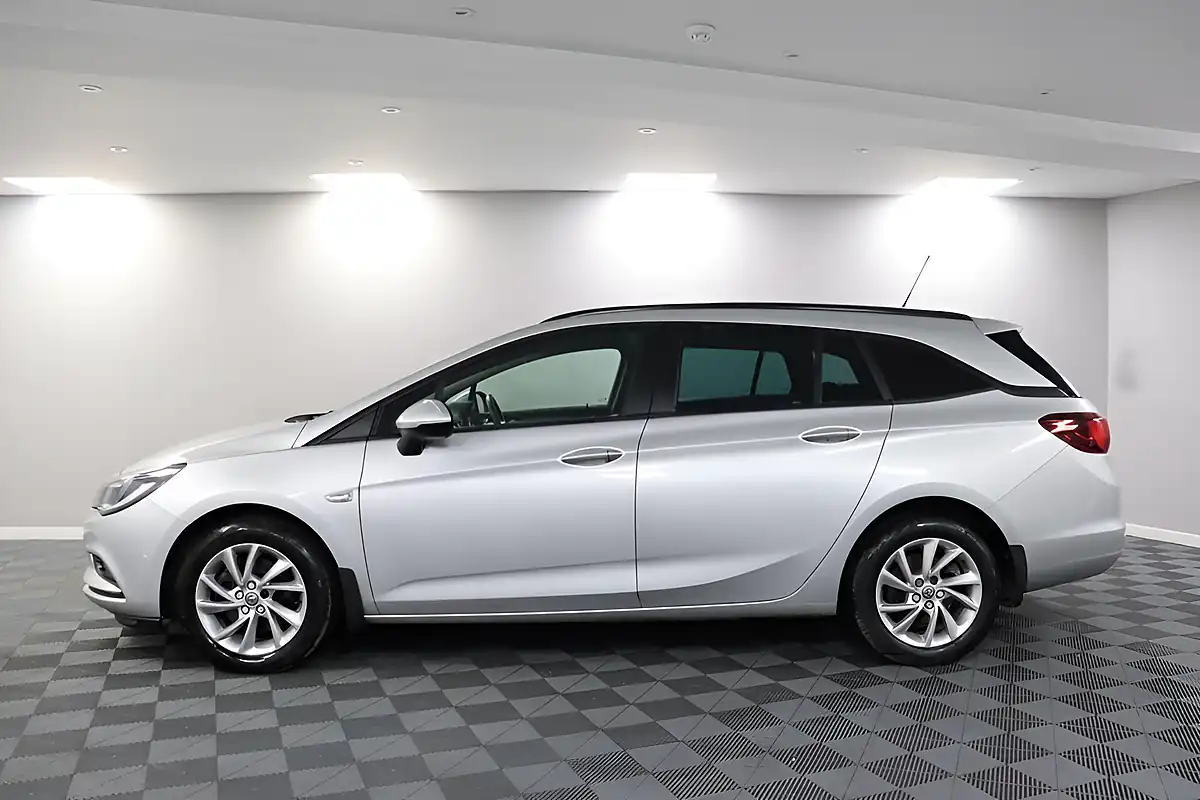 Used 2019 Vauxhall Astra Design Silver - Interior and Exterior details 17
