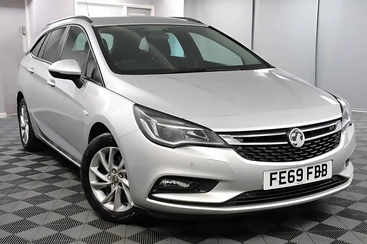 Used 2019 Vauxhall Astra Design Silver - Interior and Exterior details 18
