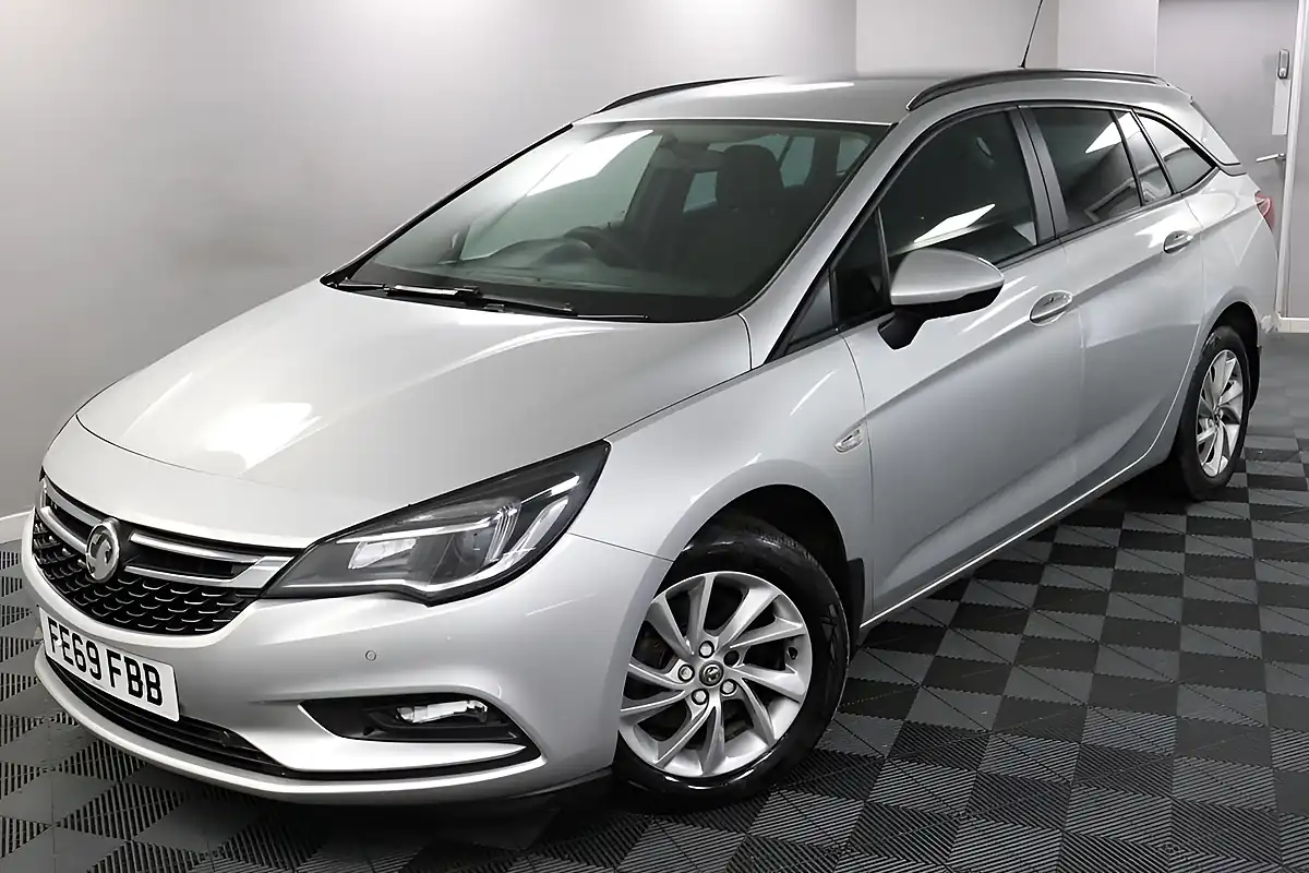 Used 2019 Vauxhall Astra Design Silver - Interior and Exterior details 19