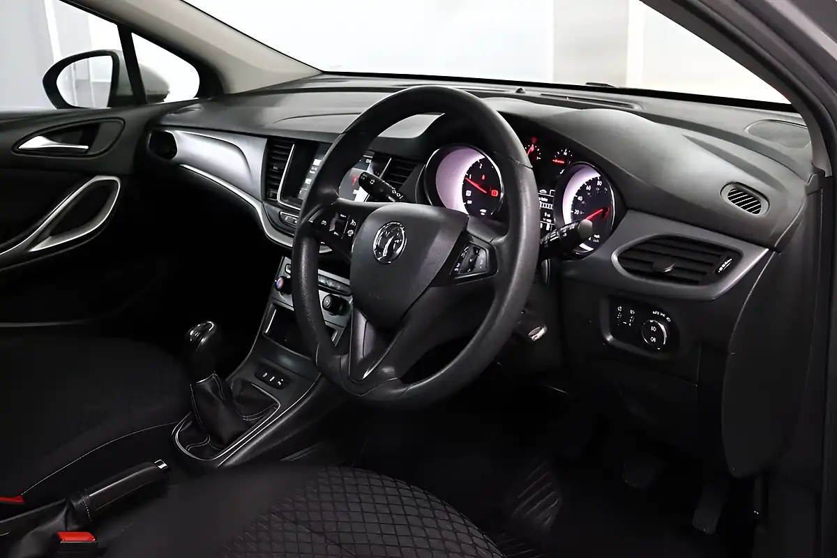 Used 2019 Vauxhall Astra Design Silver - Interior and Exterior details 4