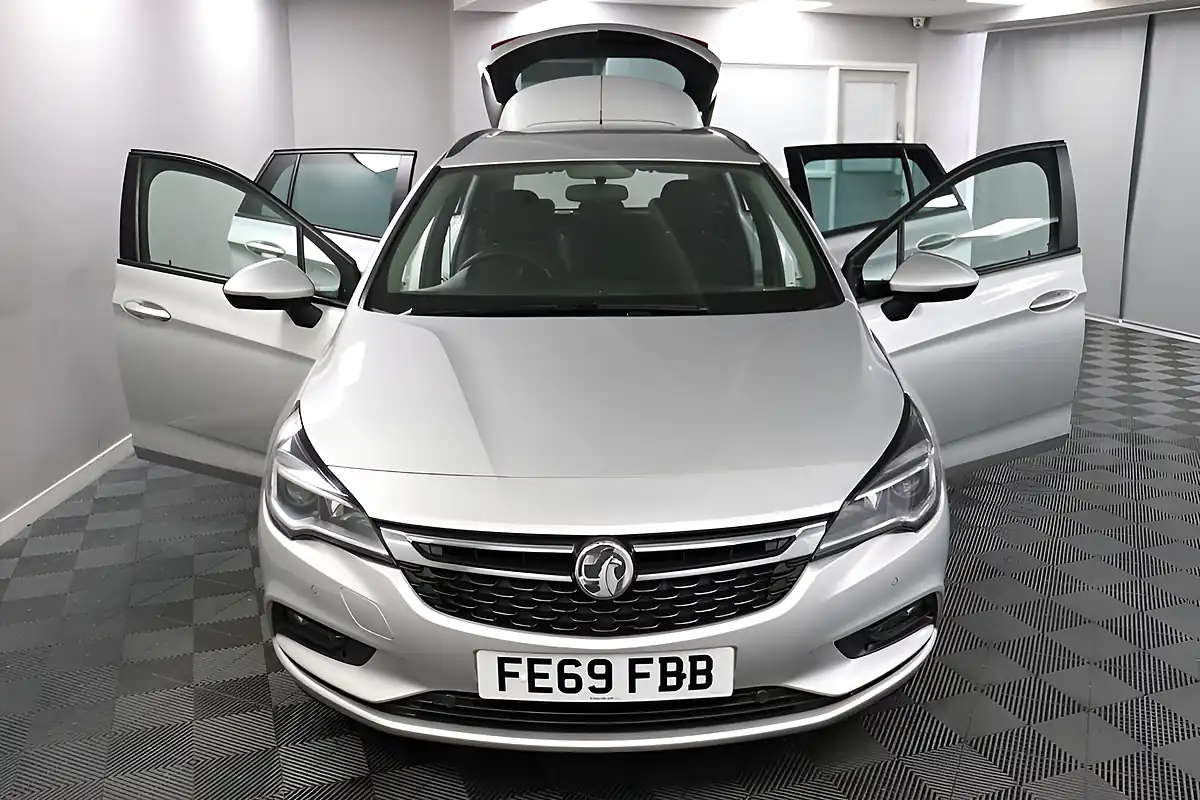 Used 2019 Vauxhall Astra Design Silver - Interior and Exterior details 6