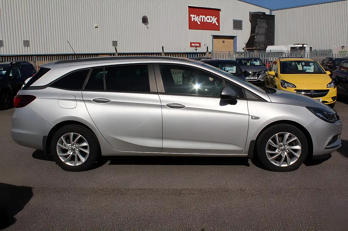 Used 2019 Vauxhall Astra Design Silver - Interior and Exterior details 11