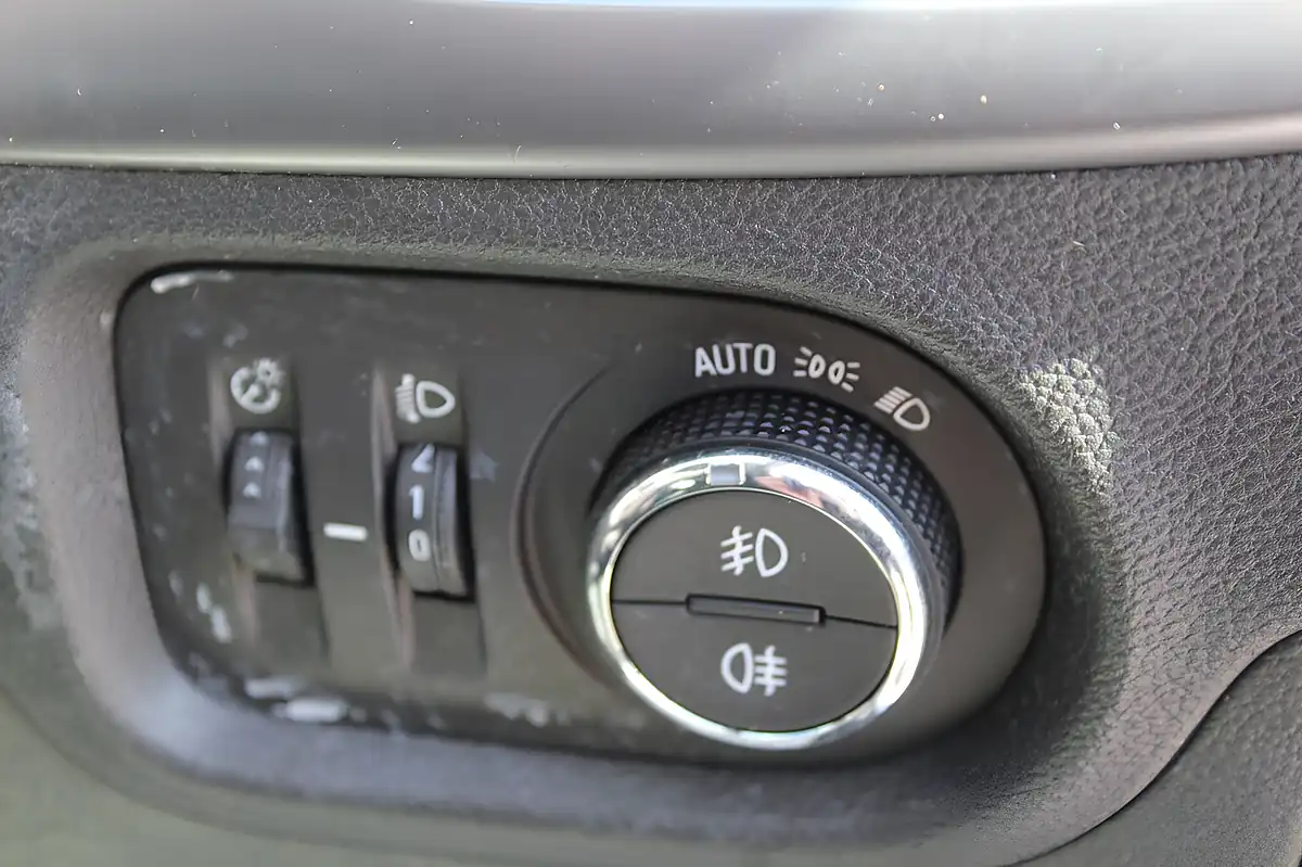 Used 2019 Vauxhall Astra Design Silver - Interior and Exterior details 18