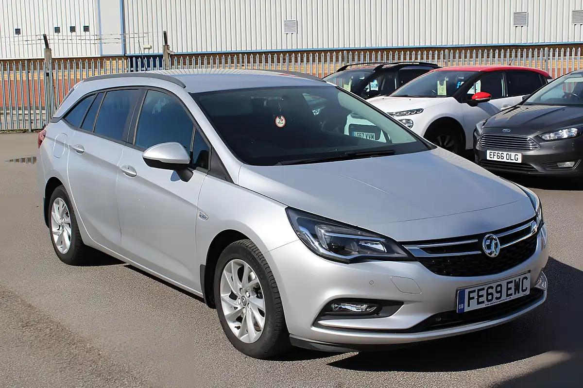 Used 2019 Vauxhall Astra Design Silver - Interior and Exterior details 4