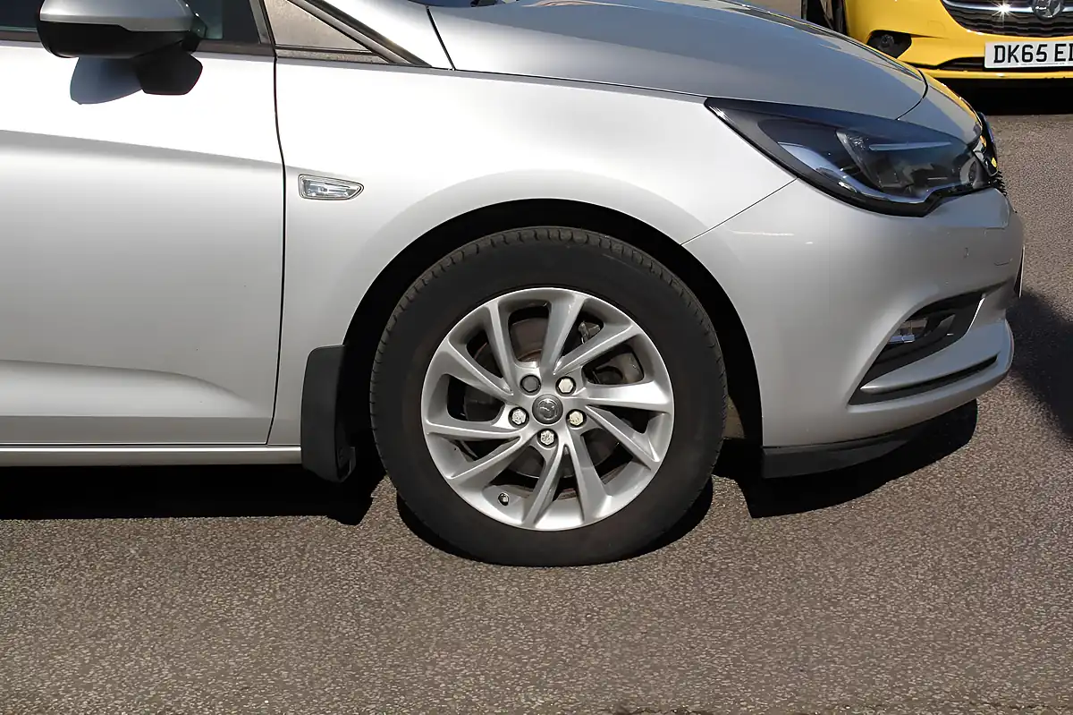 Used 2019 Vauxhall Astra Design Silver - Interior and Exterior details 5