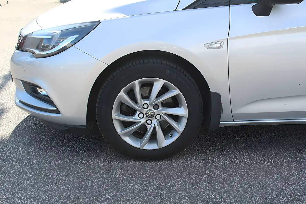 Used 2019 Vauxhall Astra Design Silver - Interior and Exterior details 8
