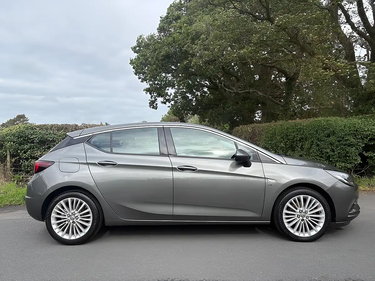 Used 2019 Vauxhall Astra Elite Nav Grey - Interior and Exterior details 5