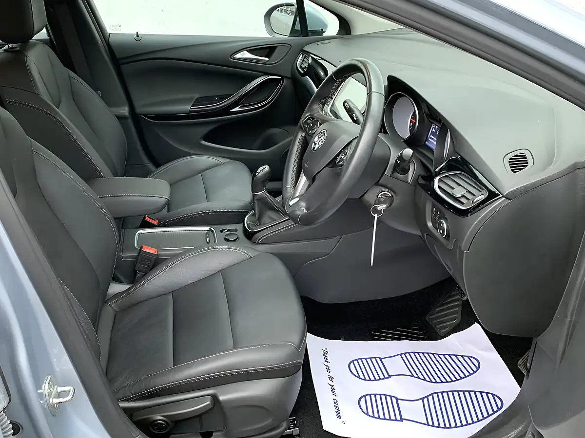 Used 2019 Vauxhall Astra Elite Nav Silver - Interior and Exterior details 5