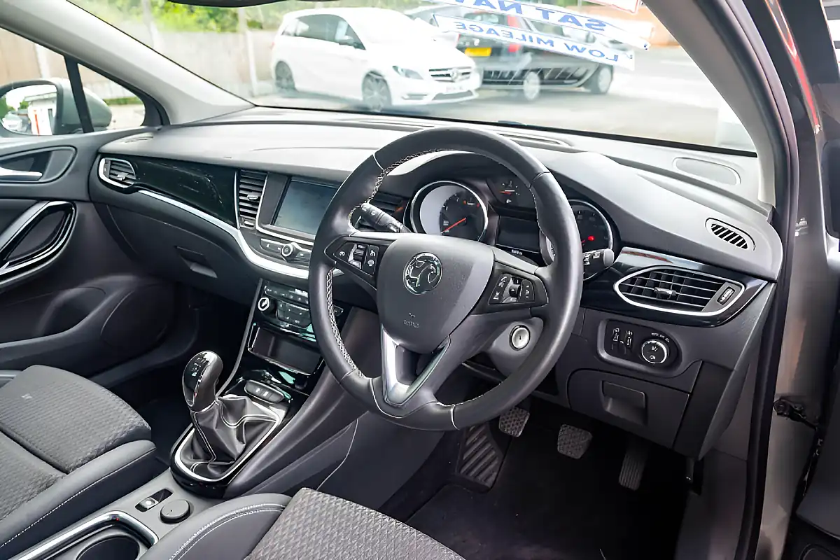 Used 2019 Vauxhall Astra Griffin Cosmic Grey - Interior and Exterior details 10