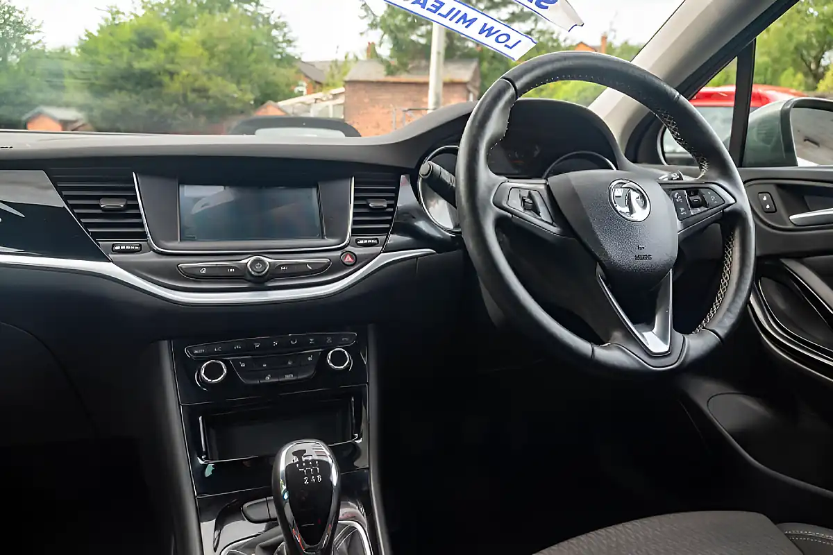 Used 2019 Vauxhall Astra Griffin Cosmic Grey - Interior and Exterior details 13