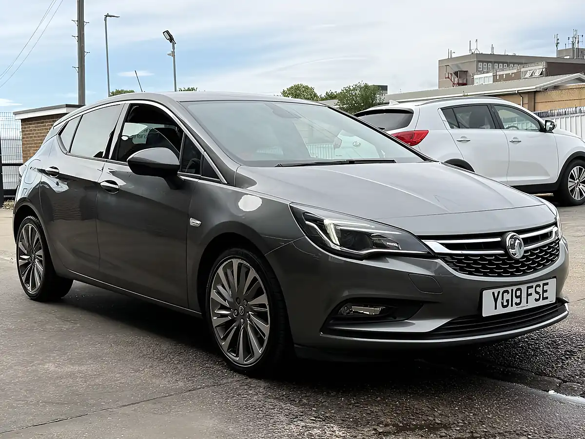 Used 2019 Vauxhall Astra Griffin Grey - Front View