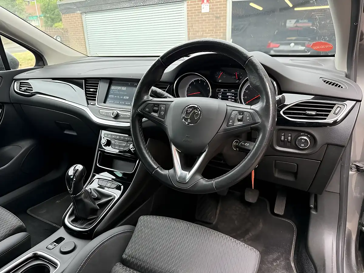 Used 2019 Vauxhall Astra Griffin Grey - Interior and Exterior details 10