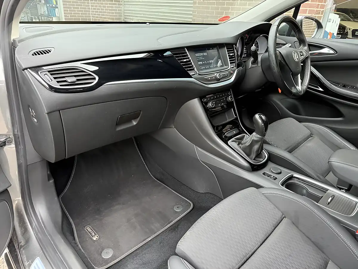 Used 2019 Vauxhall Astra Griffin Grey - Interior and Exterior details 11