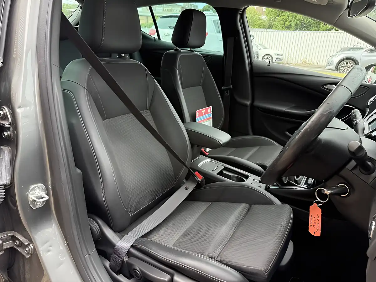 Used 2019 Vauxhall Astra Griffin Grey - Interior and Exterior details 9