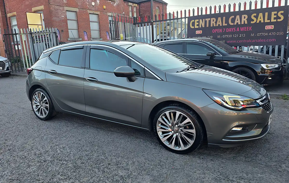 Used 2019 Vauxhall Astra Griffin Grey - Front View