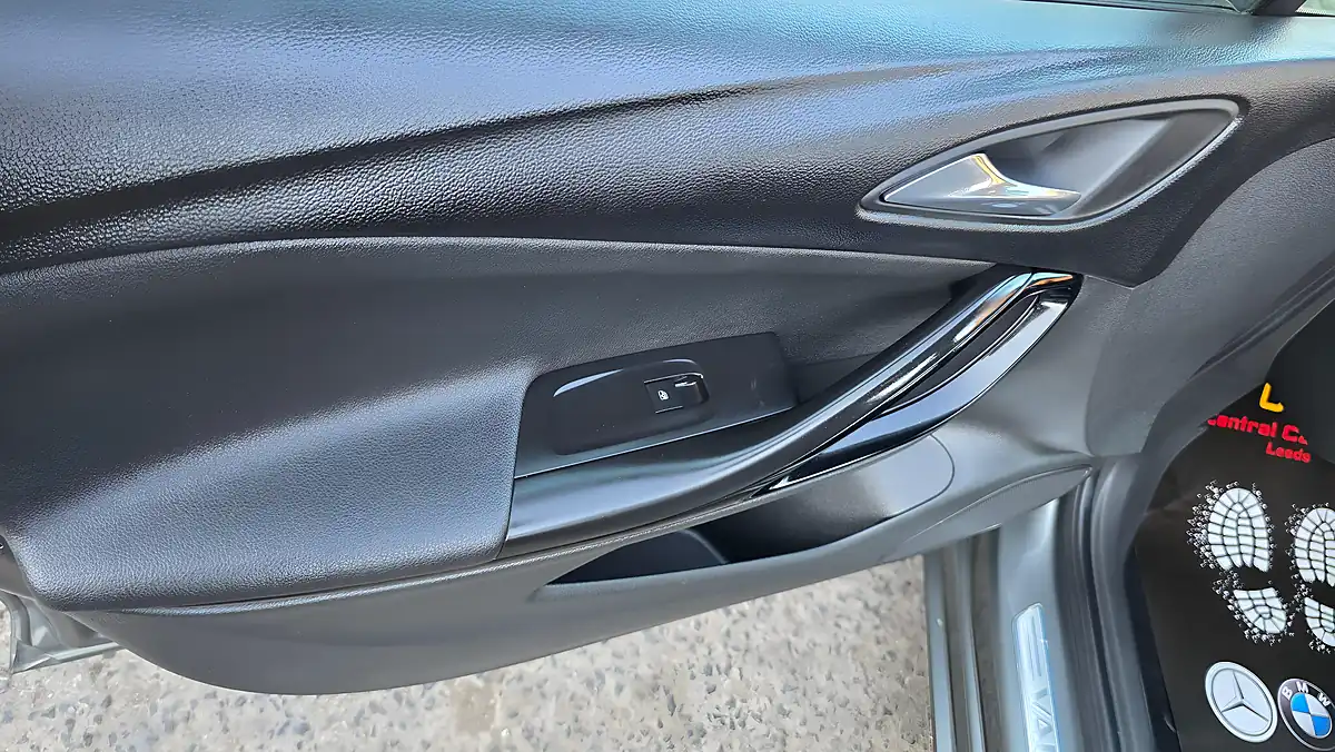Used 2019 Vauxhall Astra Griffin Grey - Interior and Exterior details 17