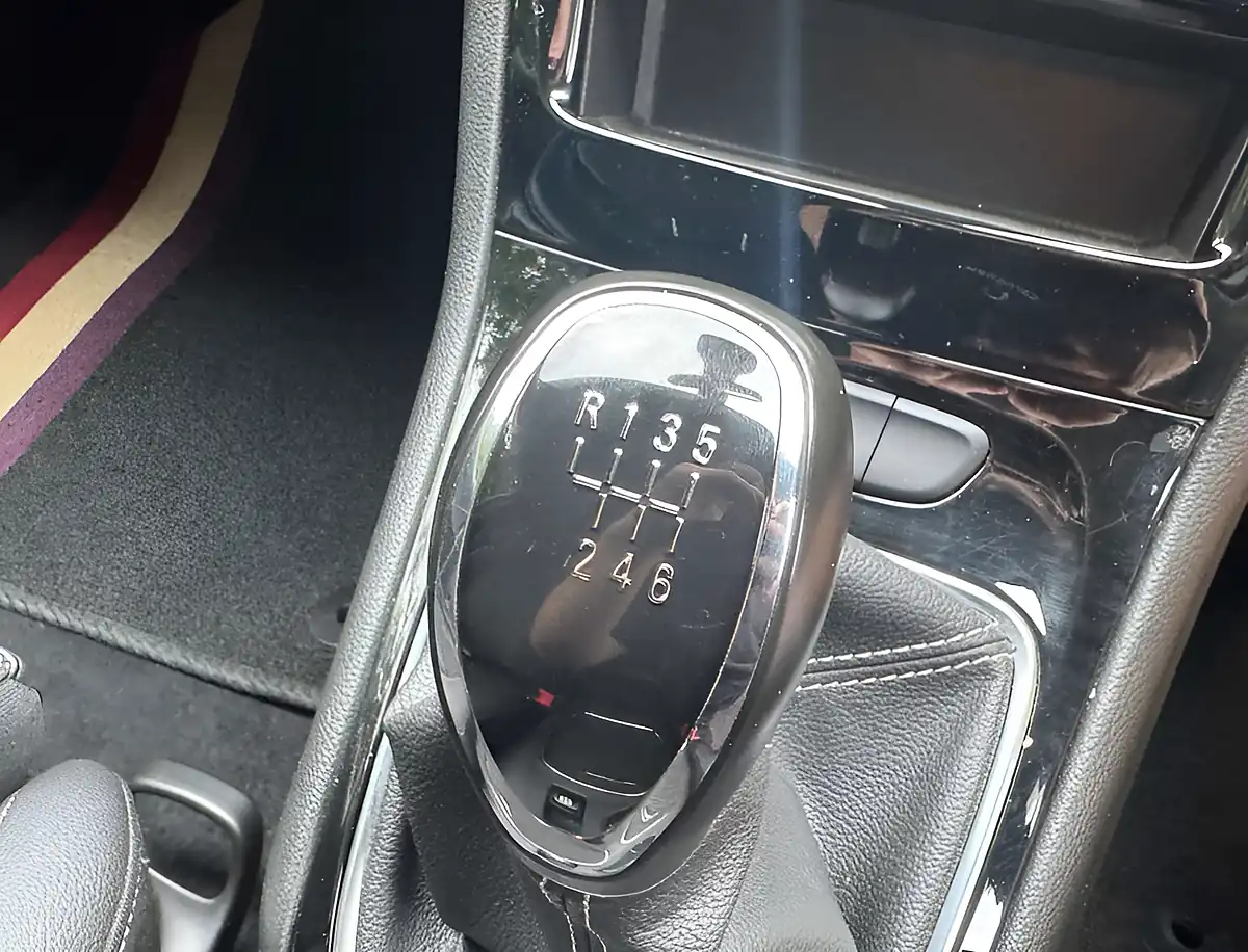 Used 2019 Vauxhall Astra Griffin Lava Red - Interior and Exterior details 16