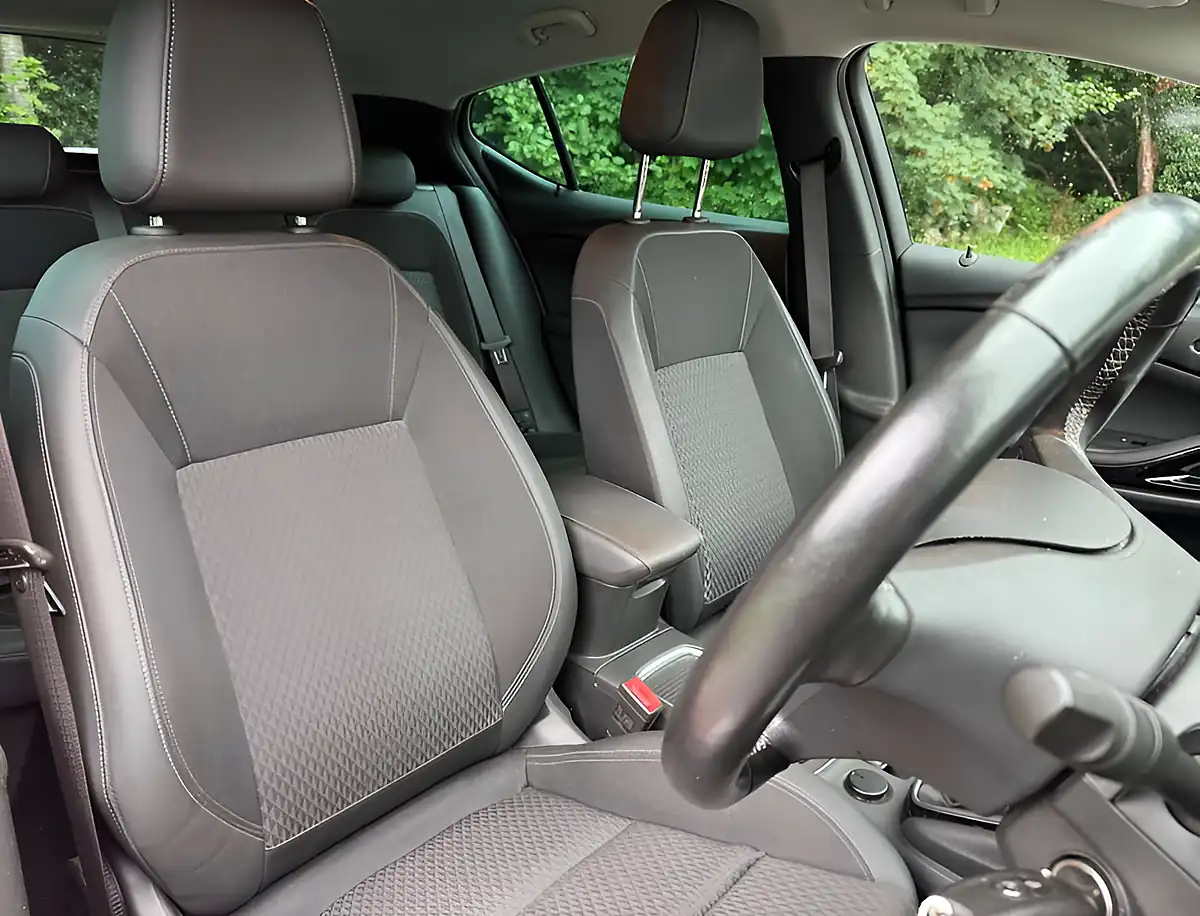 Used 2019 Vauxhall Astra Griffin Lava Red - Interior and Exterior details 17